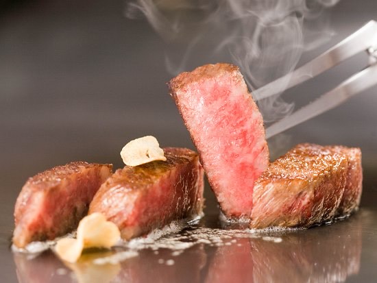 黒毛和牛専門店 ステーキ & 肉寿司 きりしま牧場